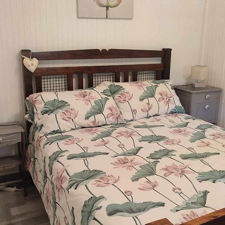 Chalet Dans La Foret....Adorable 1 Bedroom Chalet Surrounded By Woodland Pressignac Екстер'єр фото